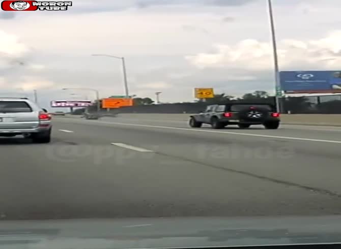 Video: When a motorcycle speeds, a car strikes them